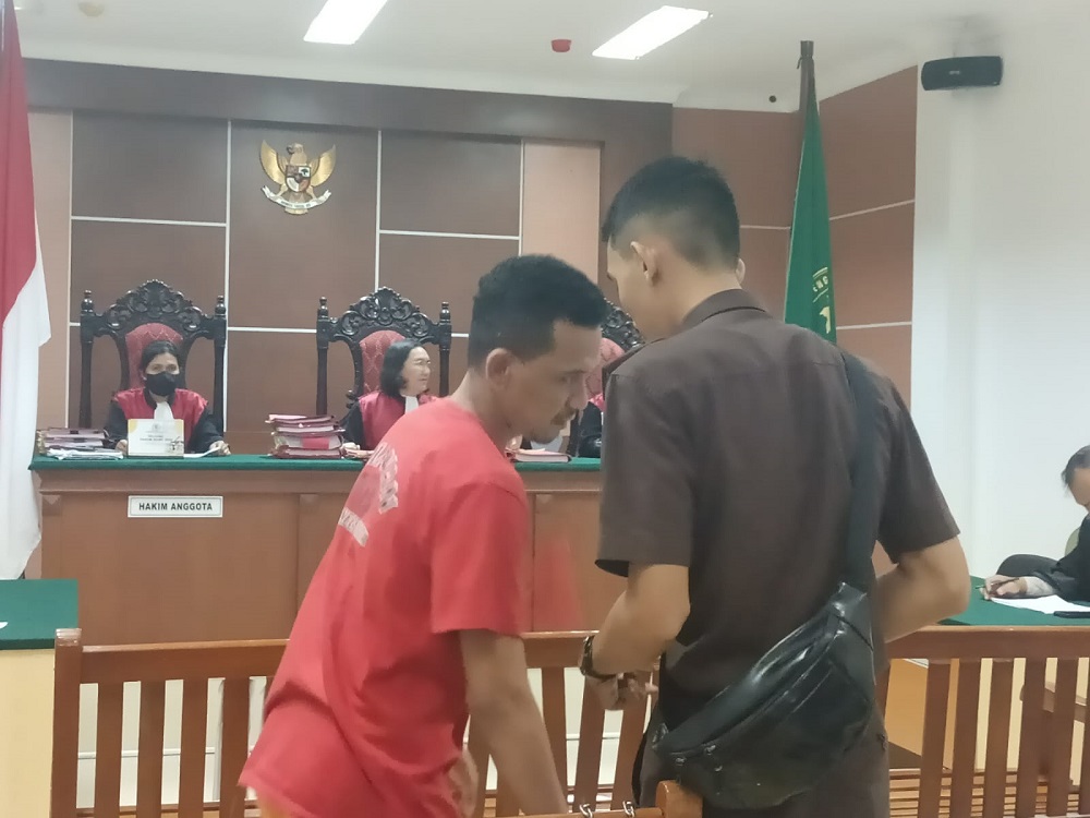 Kasnadi bin Usman menjalani sidang vonis di Pengadilan Negeri (PN) Batam, Kamis (22/1). F. Azis Maulana/Batam Pos