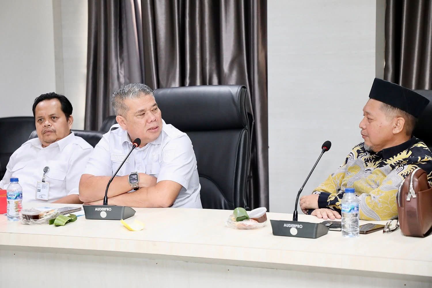 Asisten Pemerintahan dan Kesejahteraan Rakyat Setdako Batam, Yusfa Hendri menerima kunjungan delegasi Dewan Pemasaran dan Perdagangan Malaysia Antar Bangsa.