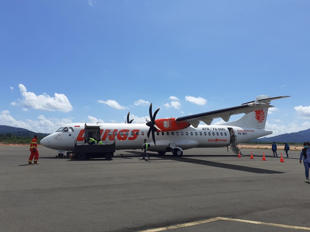 Pesawat Wings Air di Bandara Letung, Kepulauan Anambas. F. Ahmadi/Batam Pos