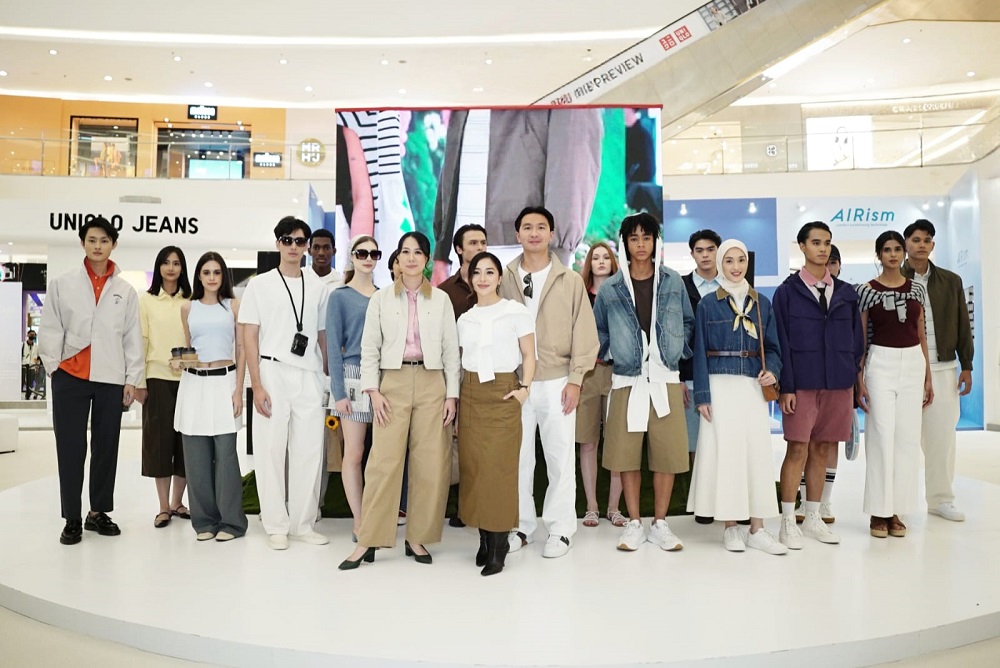 Nikita Willy dan Indra Priawan membagikan tips solusi berpakaian cerdas untuk keseharian di Acara UNIQLO Spring/Summer 2026 Season Preview, di atrium Senayan City, Jakarta. F. UNIQLO untuk Batam Pos