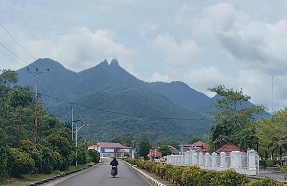 Gunung Daik, Kabupaten Lingga. F. Yusnadi Nazar/Batam Pos