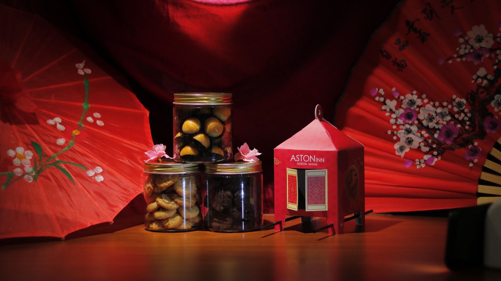 ILUSTRASI hampers Imlek dari Aston Inn Gideon. F Ist untuk Batam Pos