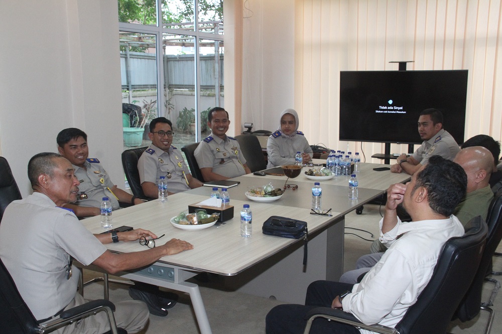 Diskusi jajaran redaksi Batam Pos bersama Kepala BPN Batam, Kamaruddin dan jajaran, membahas sinergi media dan peningkatan layanan serta informasi pertanahan, Selasa (27/1). F. Rengga/Batam Pos