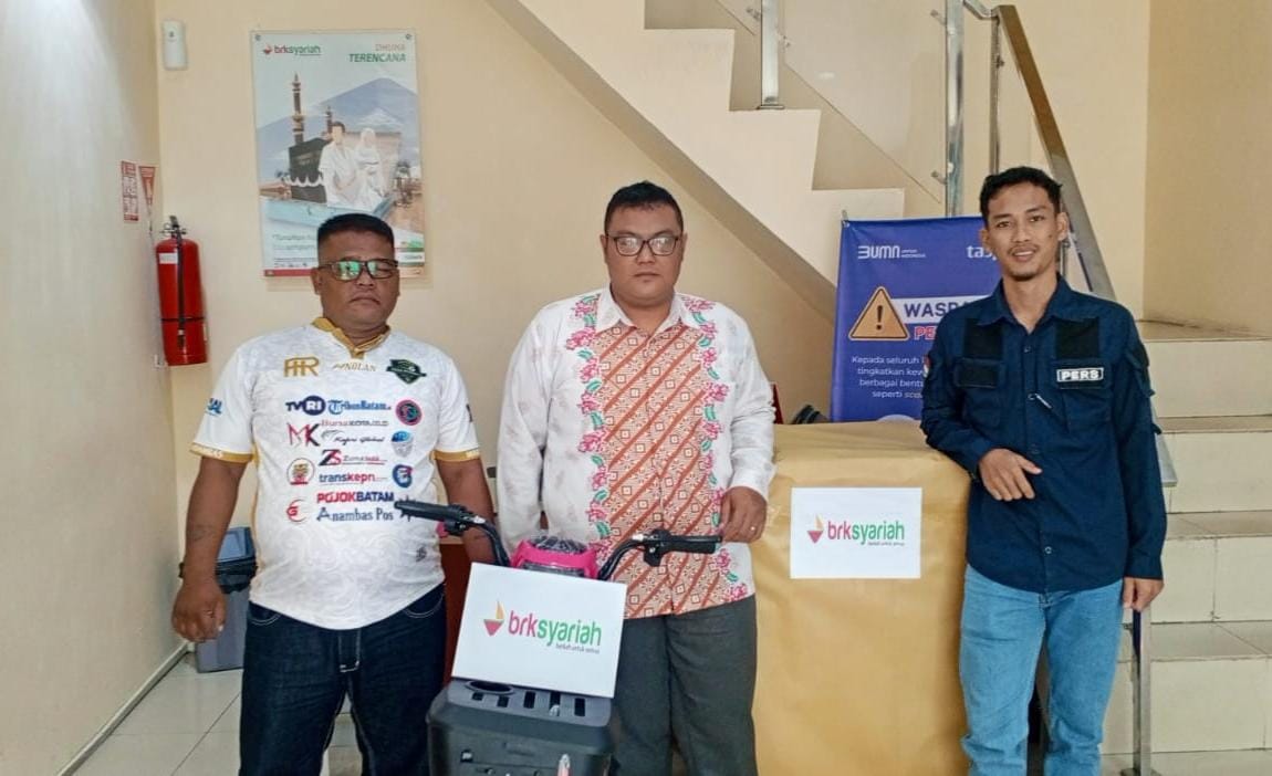 PANITIA HPN Kabupaten Anambas ketika menerima bantuan doorprize skuter listrik yang akan dibagikan ke masyarakat. HPN 2026 dipusatkan di Jemaja. F Ihsan I/Batam Pos