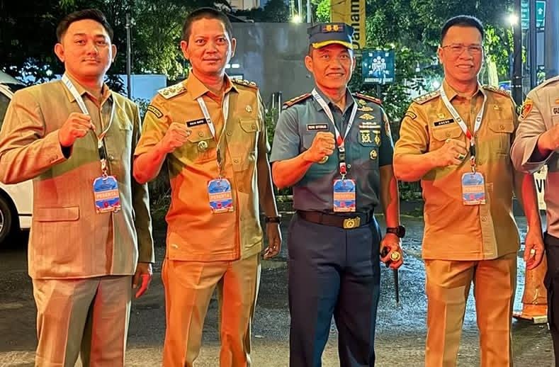 BUPATI dan Wakil Bupati Anambas, Aneng-Raja Bayu didampingi Ketua DPRD, Rian Kurniawan serta Danlanal Tarempa, Romi Sitorus usai mengikuti Rakornas yang dipimpin Presiden Prabowo. F Ihsan Imaduddin/BP