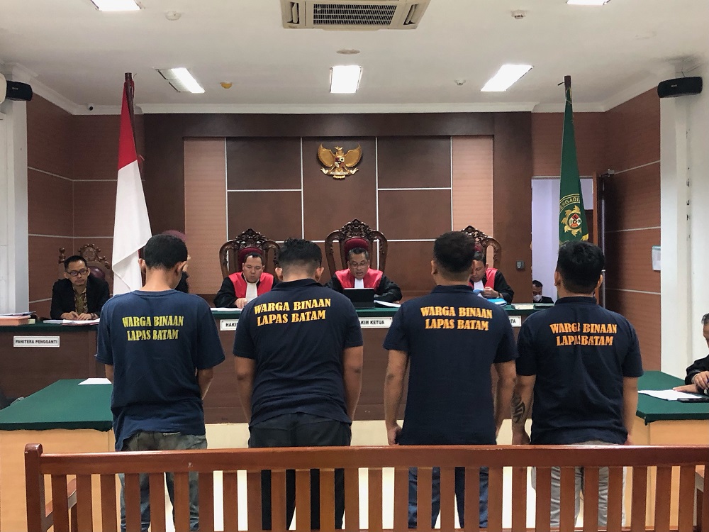 Empat terdakwa kasus sabu, Adi Syahputra, Jhony Pranatal Nainggolan, Muhammad Ikram, dan Erik Chaniago, masing-masing divonis tujuh tahun penjara. F. Azis Maulana/Batam Pos