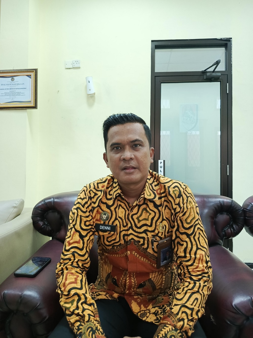 Kepala Bidang Pengawasan dan Penindakan Keimigrasian Kanwil Ditjen Imigrasi Kepri, Denni Tresno Sulistianto. F. Eusebius Sara/Batam Pos