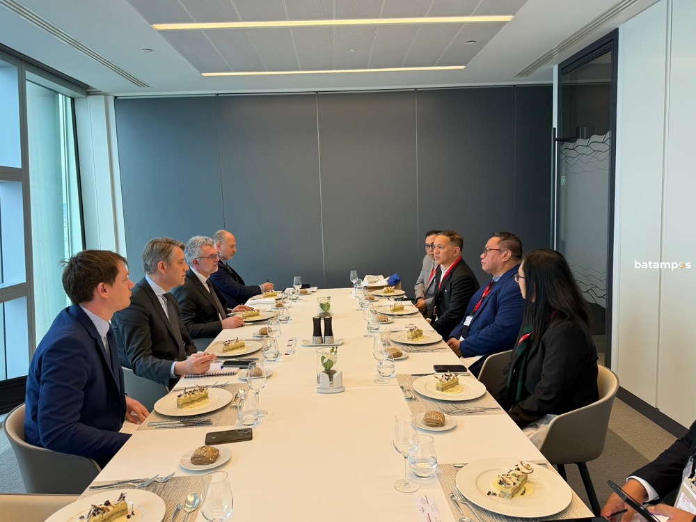 Delegasi BP Batam dipimpin Deputi Bidang Investasi dan Pengusahaan, Fary Djemy Francis saat bertemu dengan Senior Vice President Global Commercial Agencies Network CMA CGM, Ludovic Renou. F. BP Batam