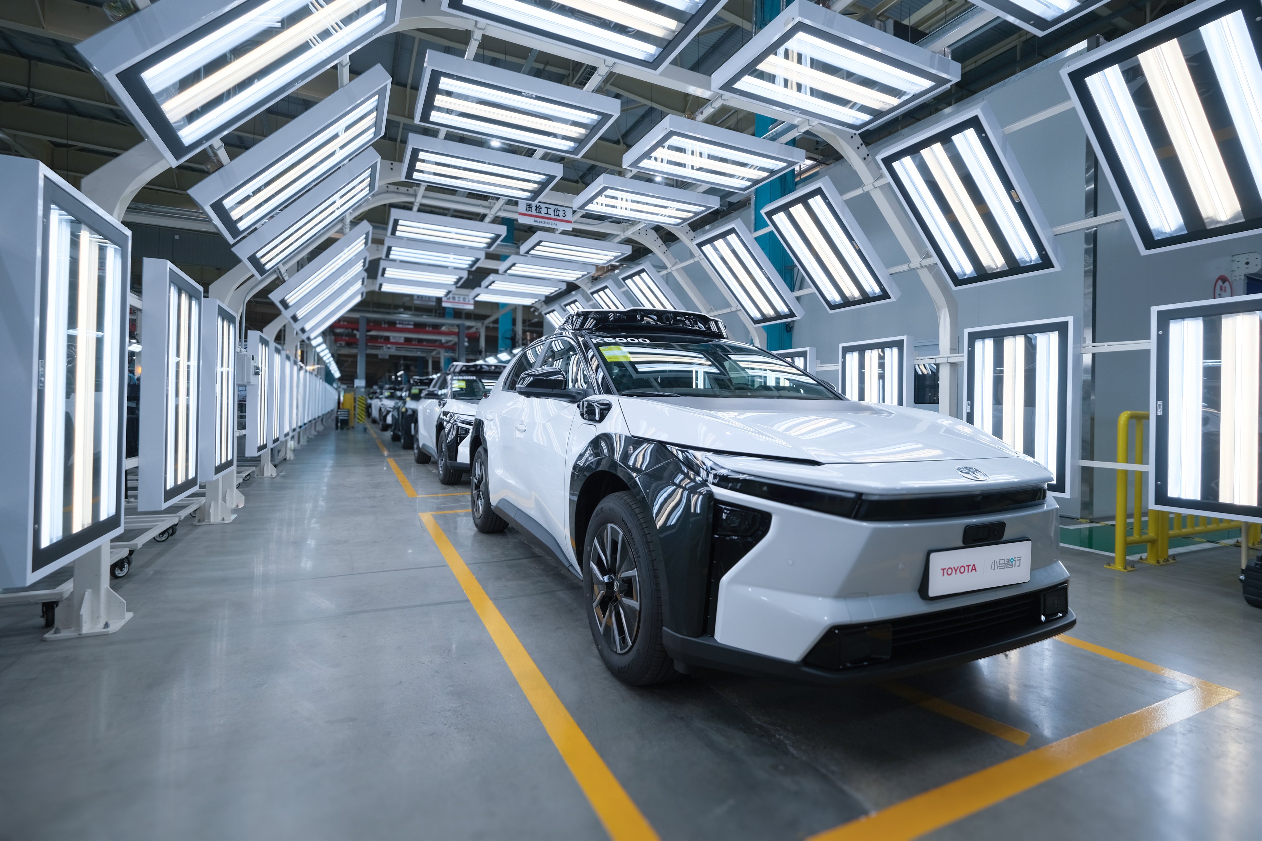 Toyota bersama Pony.ai Mulai Produksi Massal Robotaxi bZ4X.