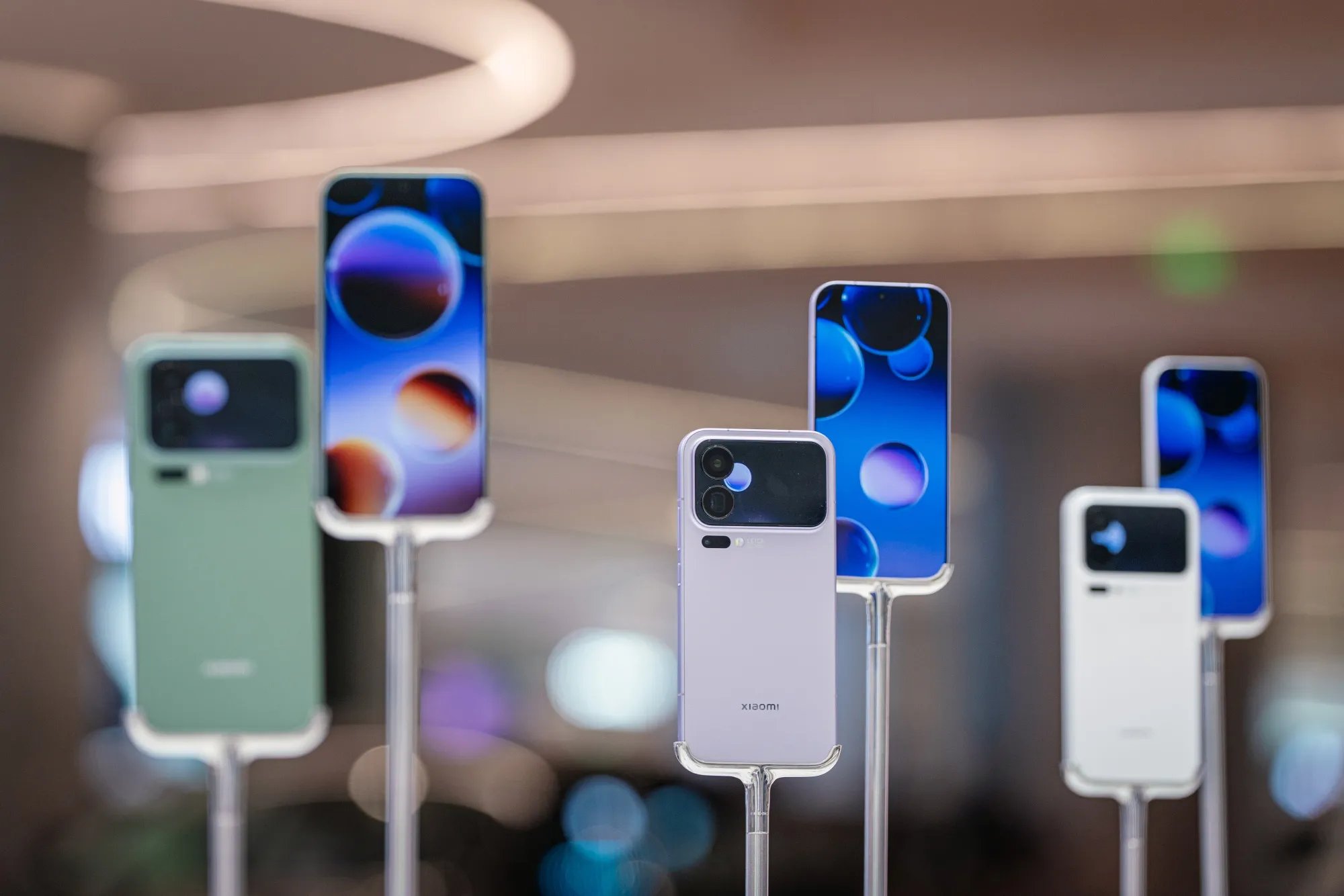 Produksi smartphone diramal turun pada 2026.