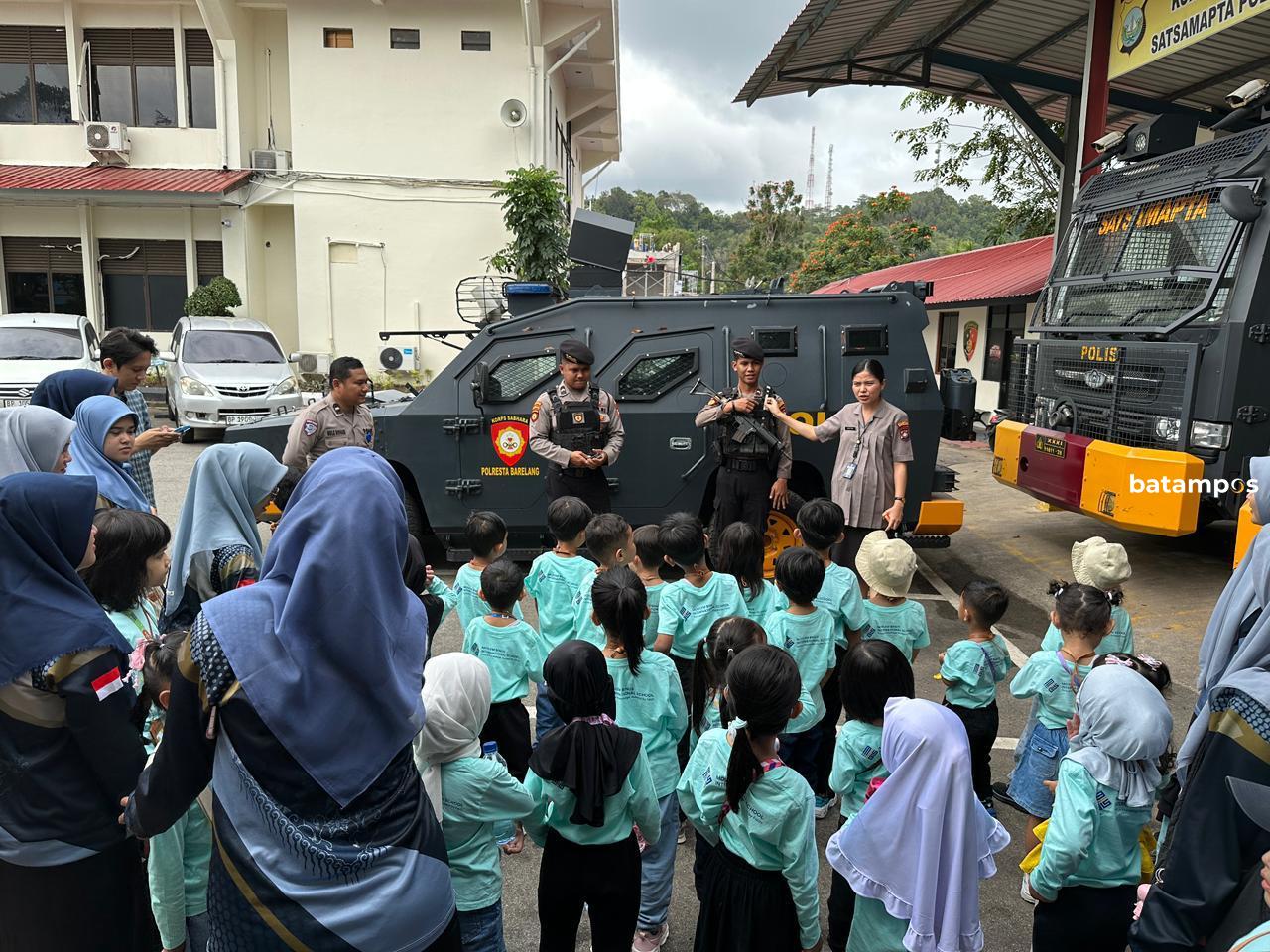 Satlantas Polresta Barelang edukasi tertib berlalulintas kepada murid TK. F. Humas Polresta