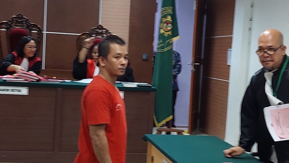 Terdakwa Mario Deri Saputro Saat Menjalani sidang di Pengadilan Negeri Batam, Kamis (12/2). F. Azis Maulana/Batam Pos
