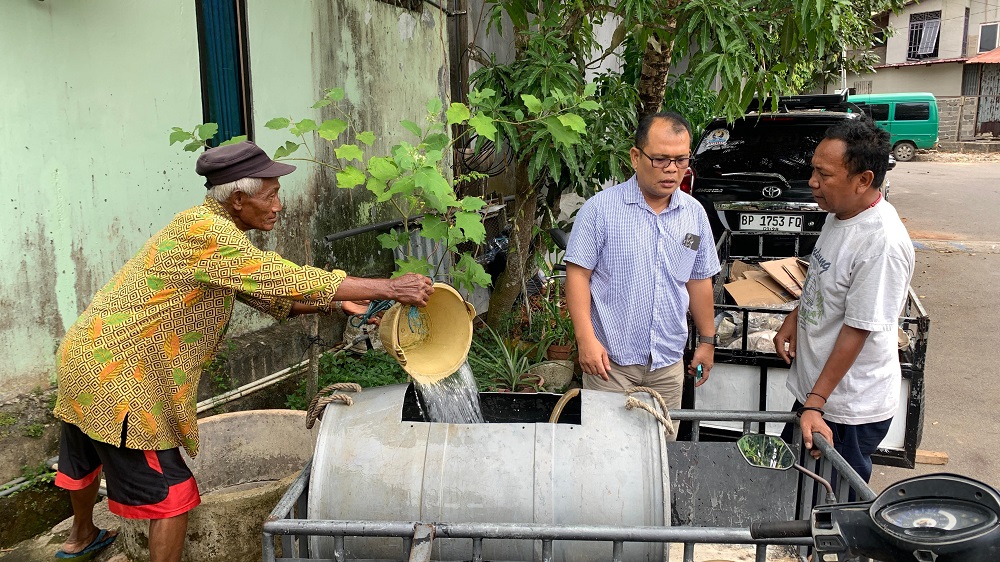 Krisis distribusi air bersih di Perumahan Rindang Garden Village RW 029, warga andalkan air sumur. F. Istimewa