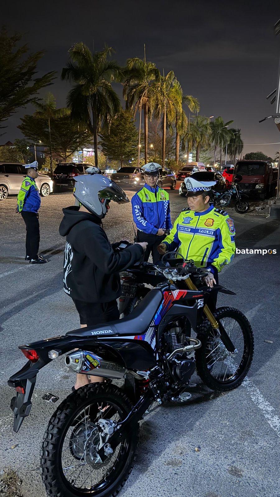 Satlantas Polresta Barelang menindak 34 unit sepeda motor dalam kegiatan cipta kondisi (cipkon) yang digelar, Sabtu (15/2) malam.