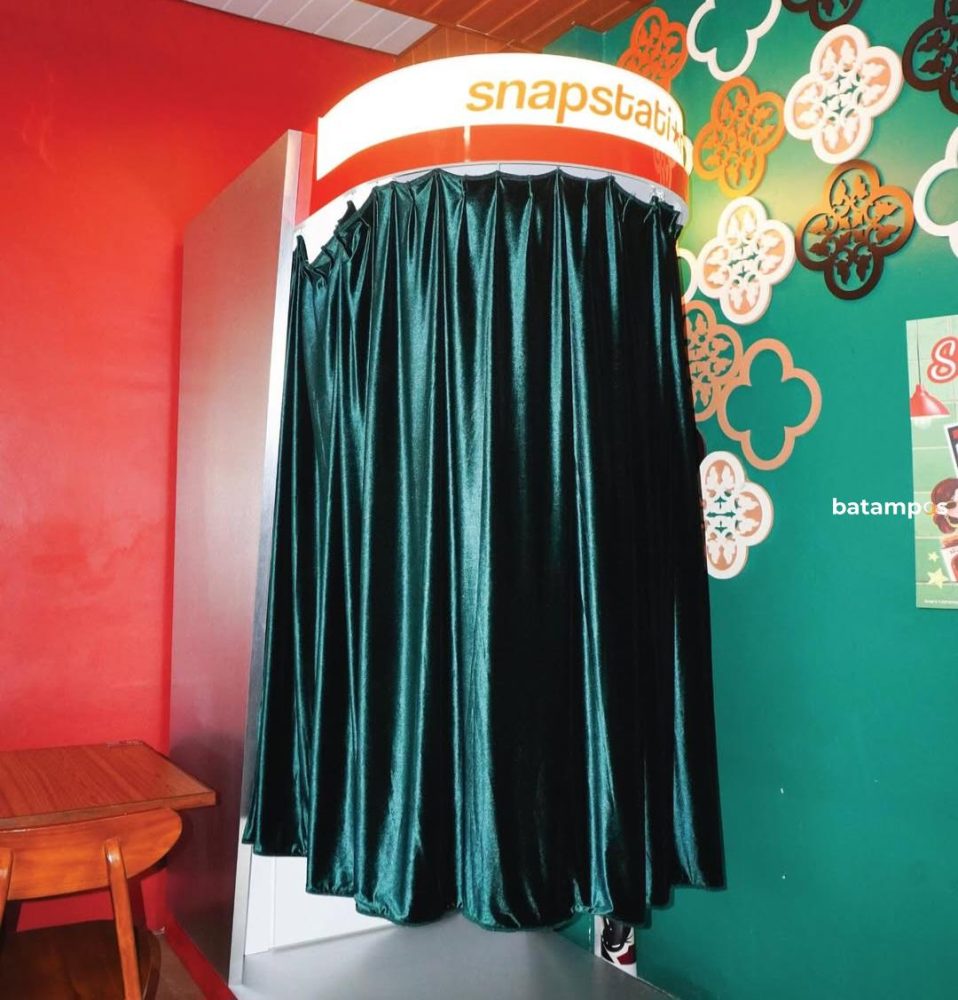 Rekomendasi 5 photobooth hits di Batam, cocok untuk foto estetik. Sumber foto: Instagram @sumi.space.
