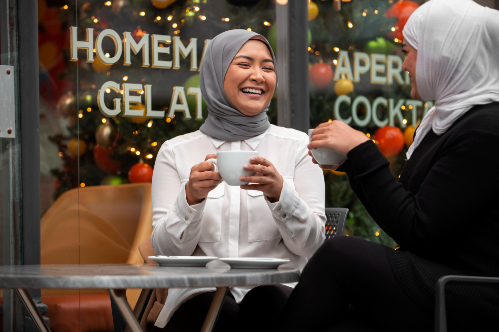 Ilustrasi buka puasa di cafe.