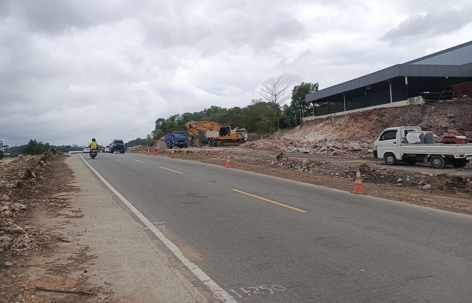 Proyek pelebaran jalan dari Flyover Sei Ladi menuju Laluan Madani.