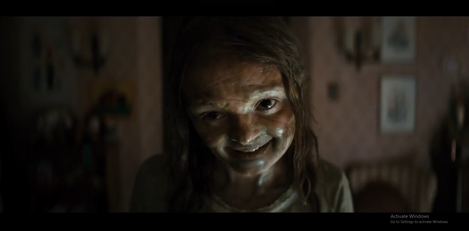 Warner Bros Pictures merilis trailer film Lee Cronin
