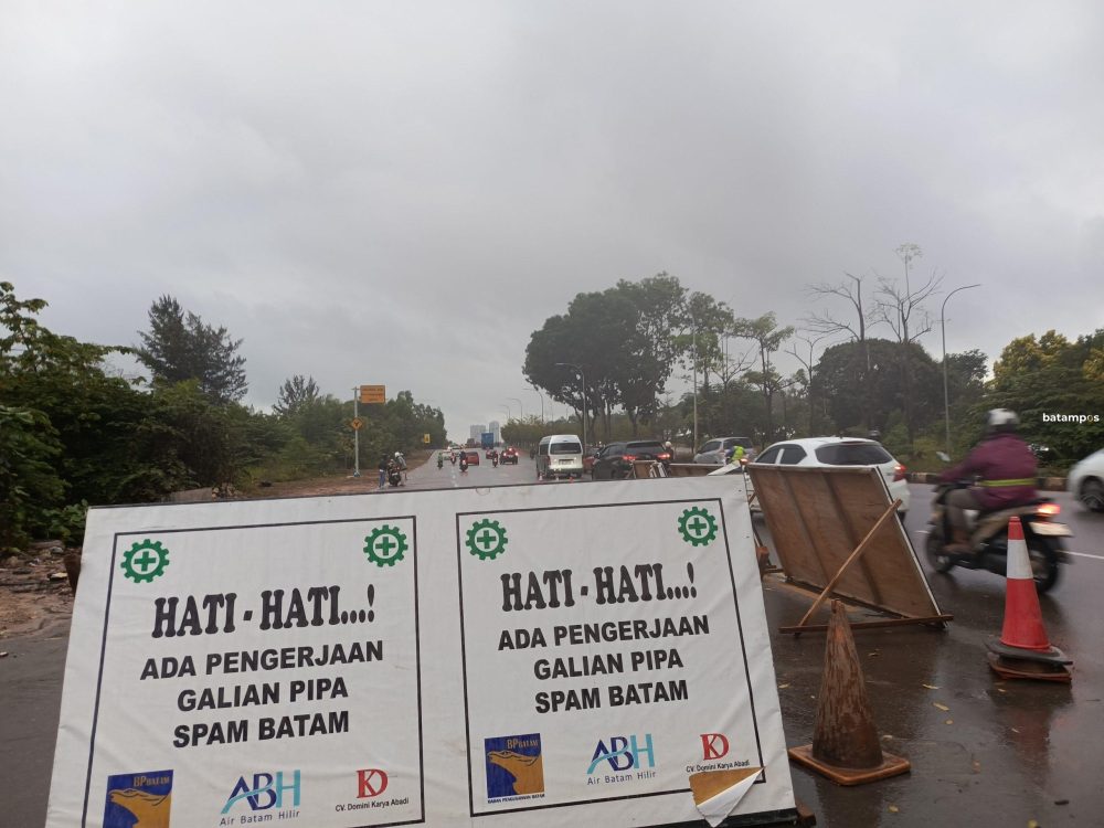Perbaikan pipa bocor di jalan Surdiman. F.Eusebius Sara