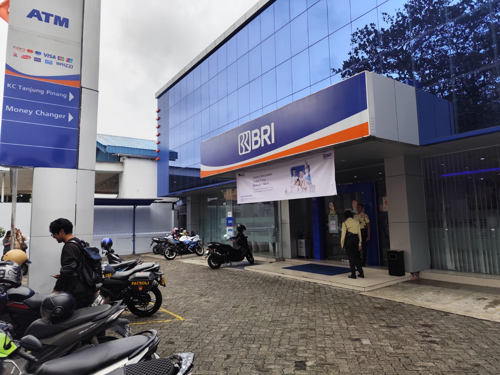 Gedung BRI cabang Tanjungpinang yang terletak di Jalan Teuku Umar. F. Mohamad Ismail/Batam Pos