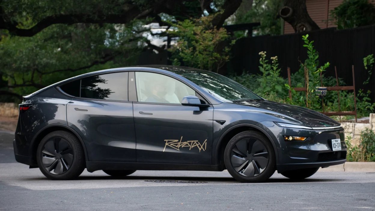 Tesla robotaxi.