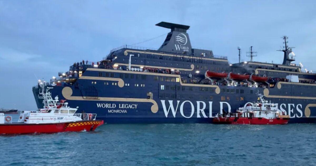 Kapal pesiar World Legacy.