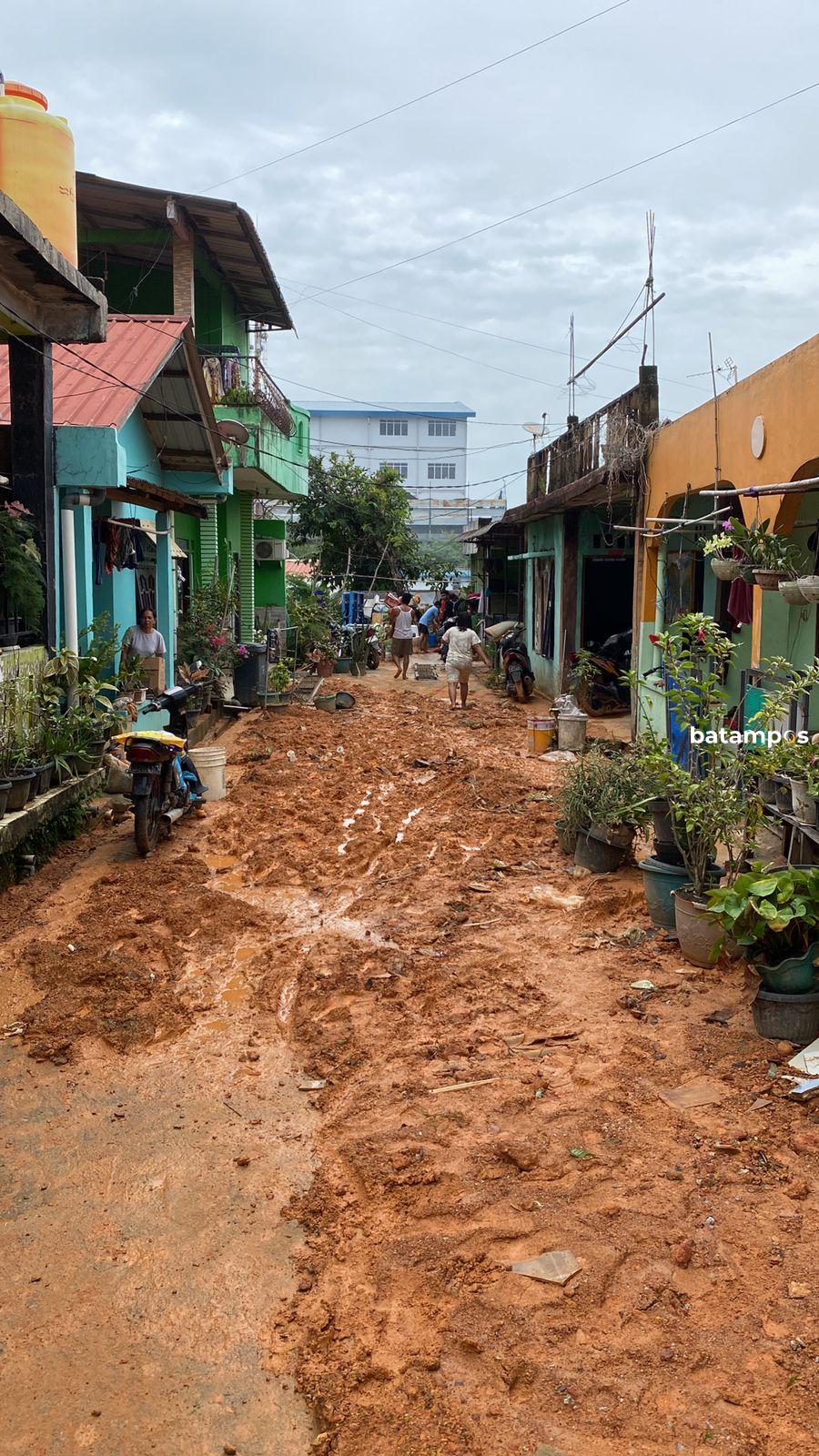Puluhan rumah warga di Kavling Sei Tering, Kelurahan Tanjung Sengkuang, Kecamatan Batuampar, Batam, Jumat (20/2) malam.  Foto. Eusebius Sara/ Batam Pos