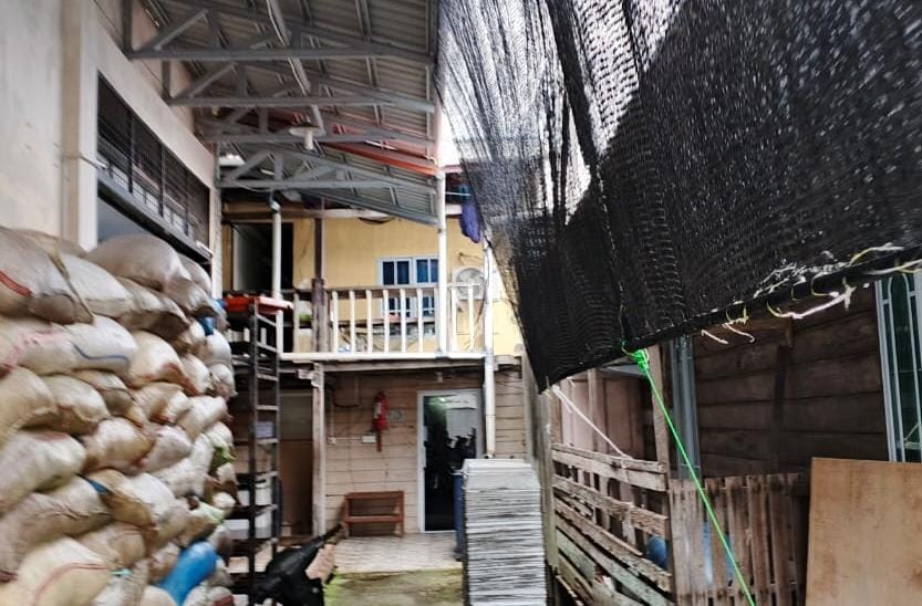 Lokasi kos-kosan di kawasan Pasar Ikan Tanjung yang menjadi lokasi penangkapan pesta sabu, Minggu, (22/2) dini hari. F Ihsan Imaduddin/Batam Pos