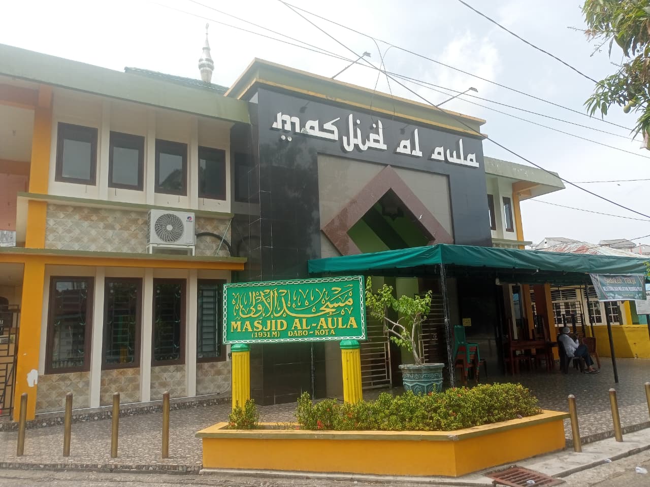 Masjid Al-Aula yang merupakan masjid tertua di Pulau Singkep, Senin (23/2). F. Vatawari/BATAM POS