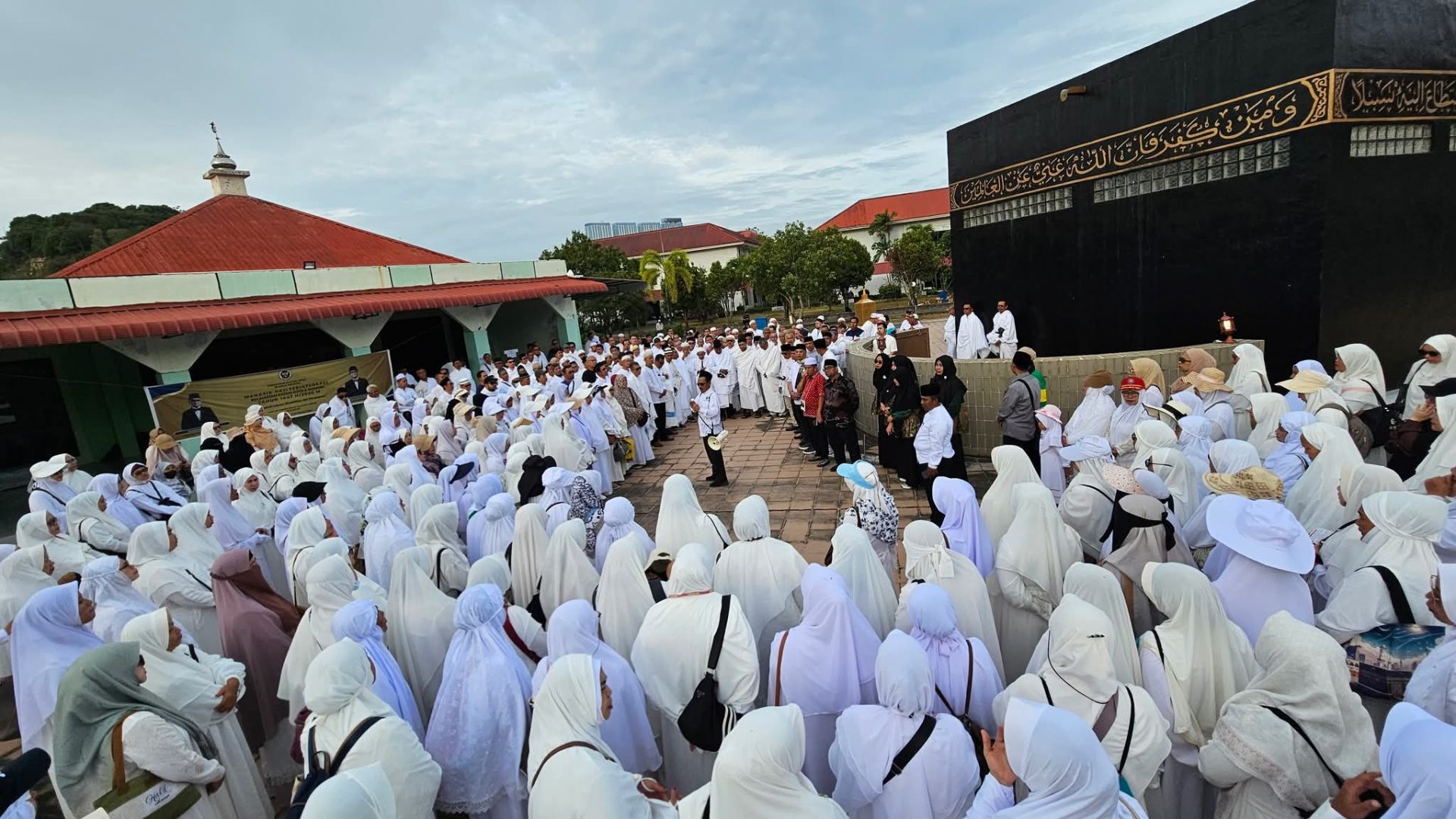 JCH saat mengikuti gladi posko dan simulasi rute perjalanan haji gelombang I dan II di Asrama Haji Batam Center, Senin (16/2/2026). F. Istimewa
