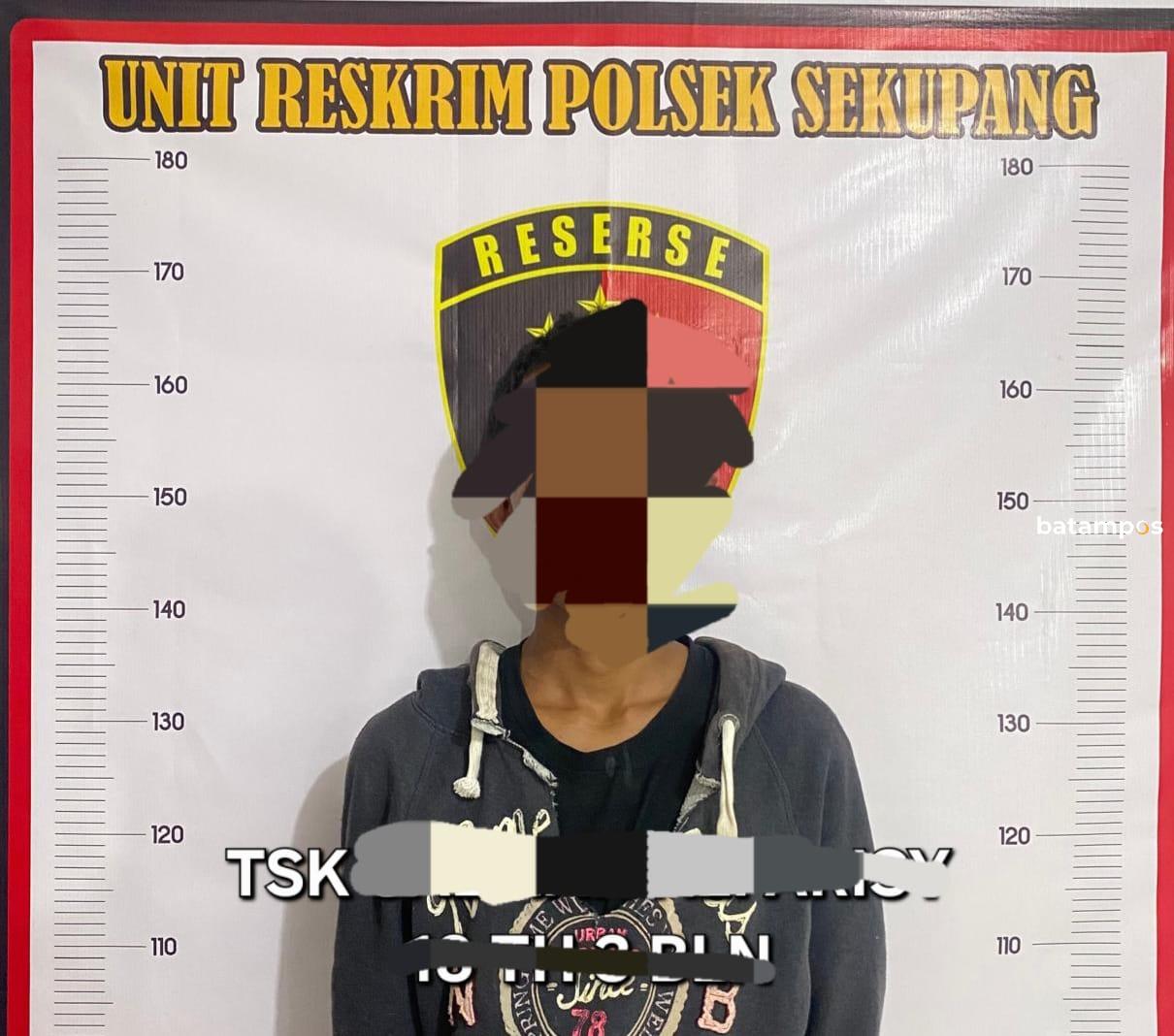 Tersangka SA, 18 tahun ditangkap karena mencuri sepeda motor. f. istimewa