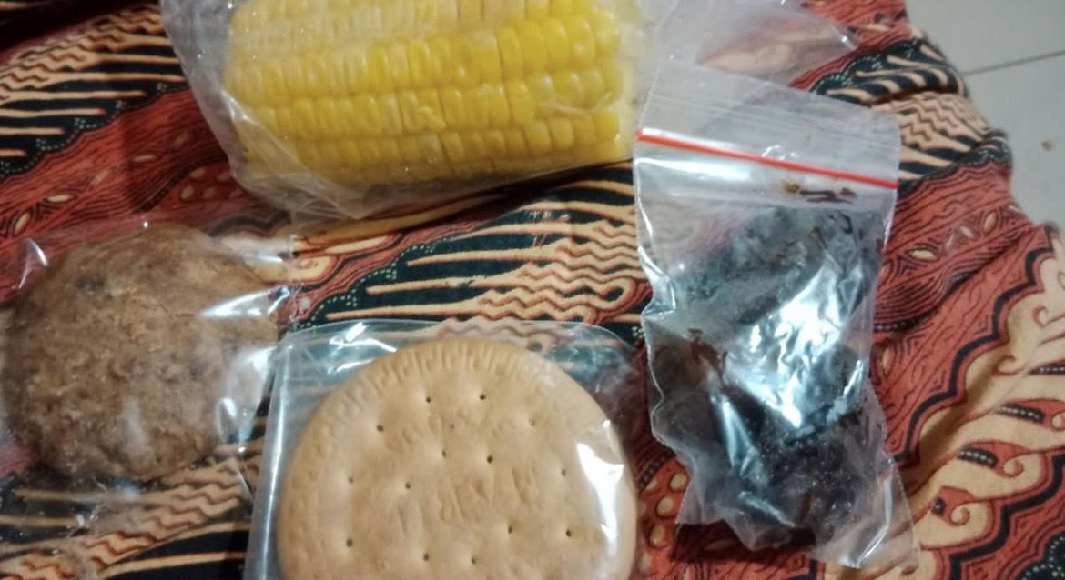 Menu Program Makan Bergizi Gratis (MBG) yang dibagikan kepada siswa pada Senin (23/2) di salah satu sekolah di Batam saat Ramadan.