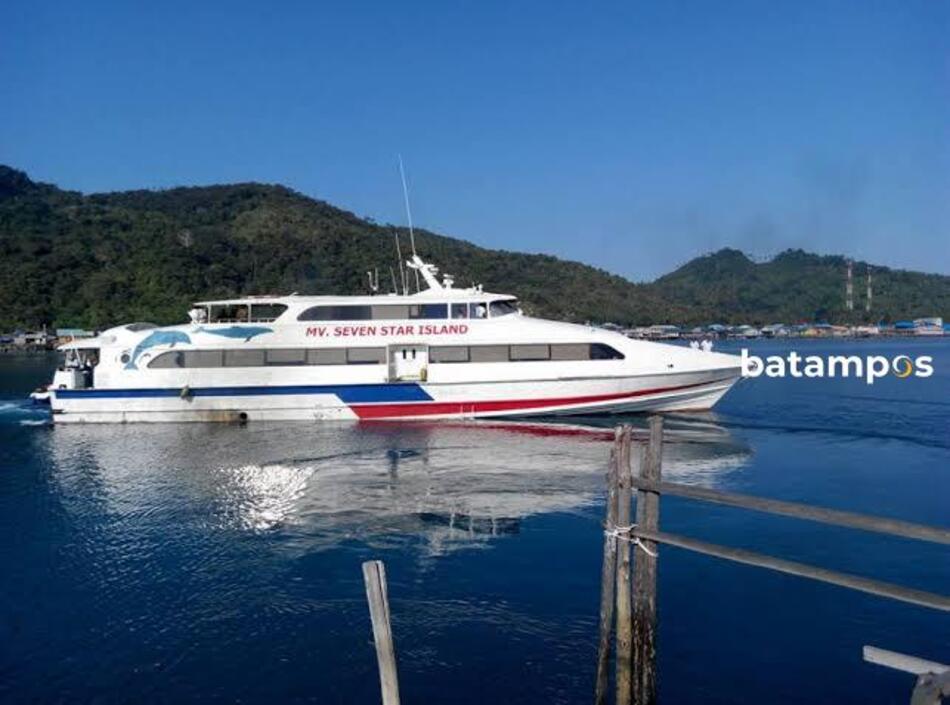 MV Seven Star Island bersandar di pelabuhan sebelum melayani arus mudik rute Tanjungpinang&ndash;Batam&ndash;Anambas.  F. Ihsan Imaduddin/Batam Pos