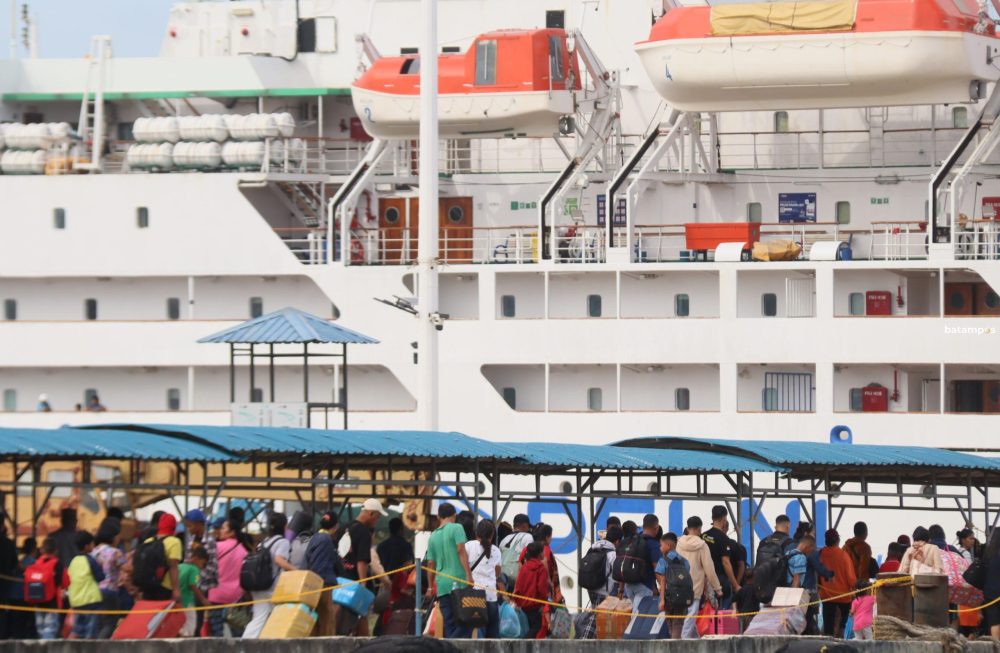 Ilustrasi. Ribuan penumpang tujuan Belewan (Medan) saat akan naik kapal Pelni di Pelabuhan Bintang 99 Batu Ampar, Kamis (25/12). F Cecep Mulyana/Batam Pos
