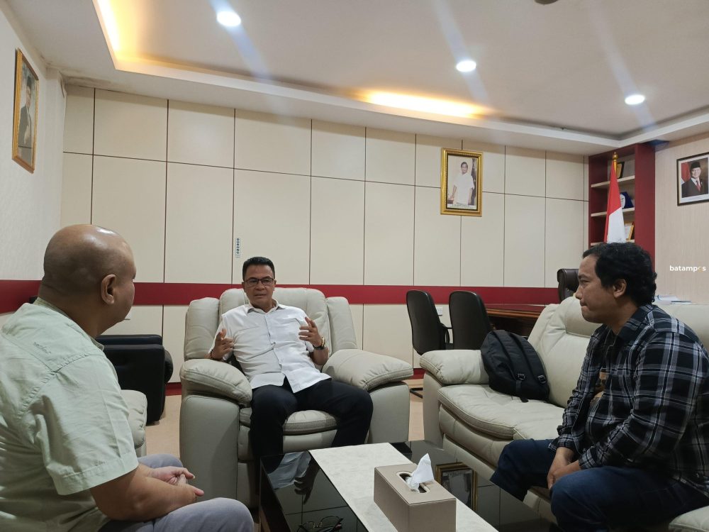 Manajemen dan redaksi Batam Pos saat silaturahmi dengan Wakil Ketua I DPRD Batam, Aweng Kurniawan, Kamis (26/2). F.Arjuna