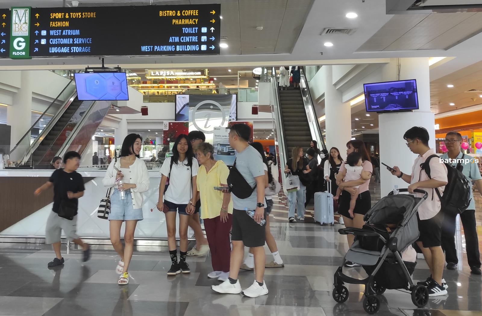 Pusat perbelanjaan Mega mall Batamcenter ramai oleh pengunjung maupun wisatawan beberapa waktu lalu. F Cecep Mulyana/Batam Pos