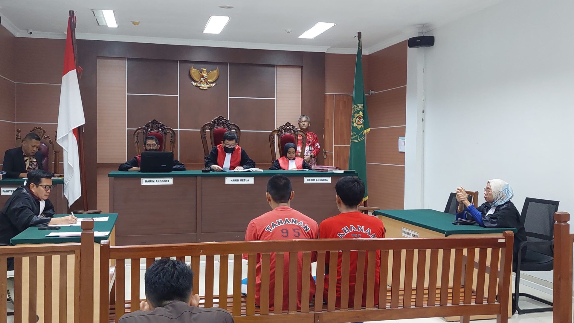 Dua terdakwa narkotika menjalani sidang di PN batam Kamis (26/2/2026). f Azis Maulana/ batam Pos