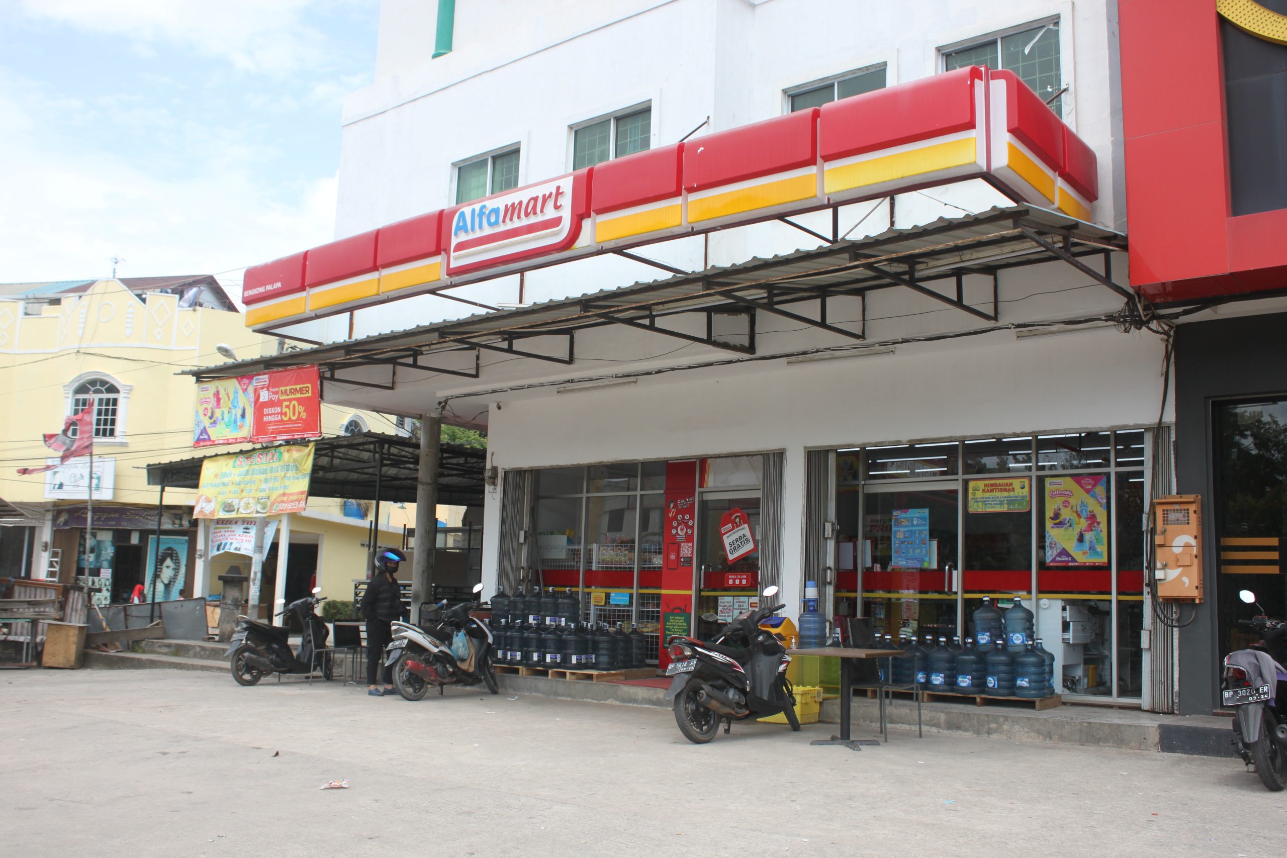 ILUSTRASI: Alfamart di Bengkong, Batam. Pemerintah didorong membatasi bahkan menghentikan penerbitan izin minimarket berjaringan seperti Alfamart dan Indomaret. F Suprizal Tanjung/Batam Pos
