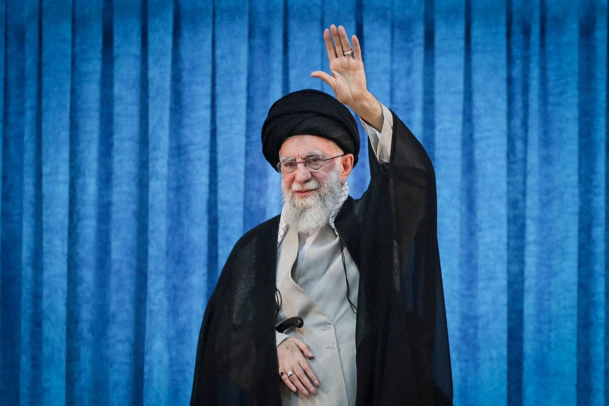 Ali Khamenei Pemimpin Tertinggi Iran meninggal karena serangan gabungan AS Israel.
