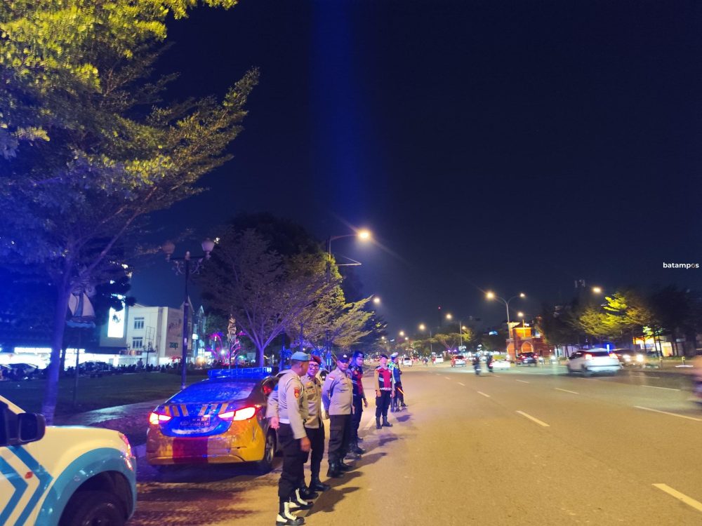 Personel Polresta Barelang menggelar patroli gabungan, Sabtu (28/2) malam.
