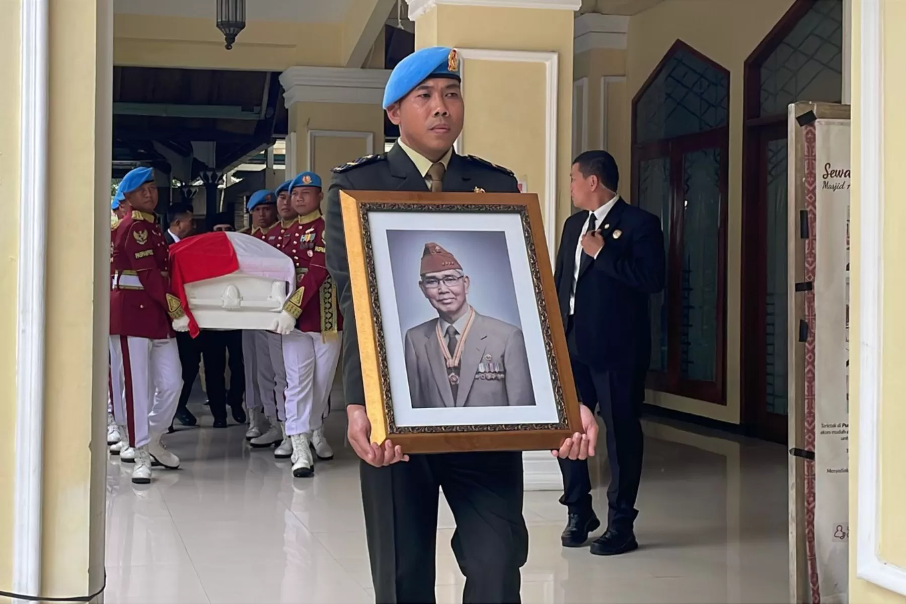 PROSESI pemakaman Wapres RI ke-6, Try Sutrisno dari Masjid Sunda Kelapa ke TMP Kalibata, Jakarta, Senin (2/3/2026). F JPG