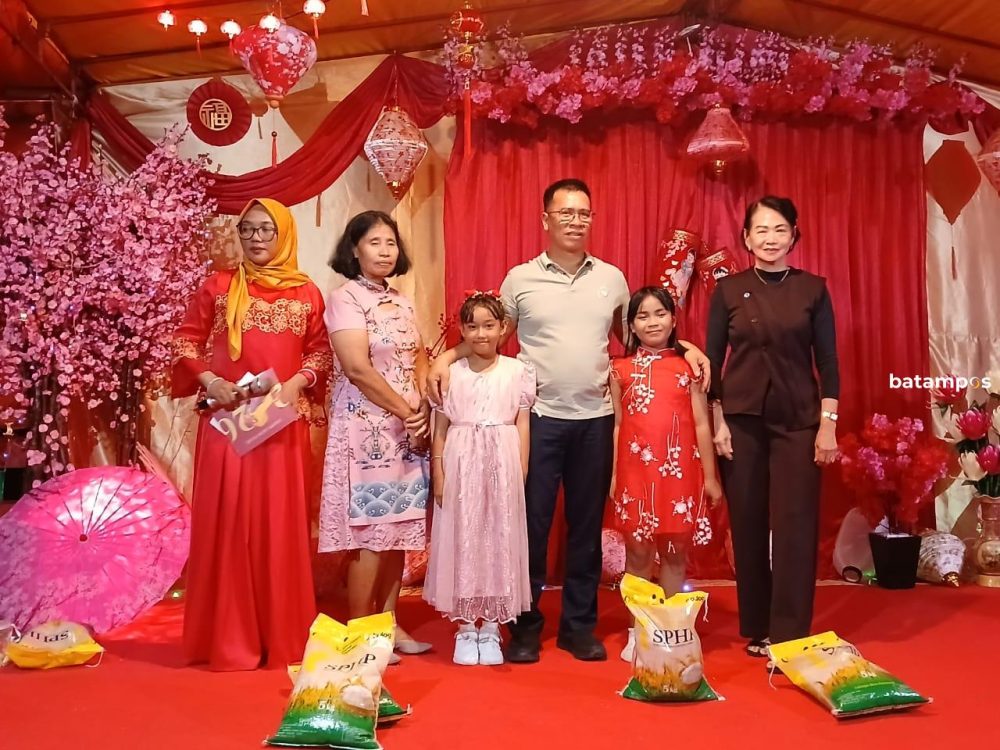 Bupati Aneng hadiri Cap Go Meh 2577 di Anambas. Perayaan di tengah Ramadan jadi simbol harmoni dan toleransi antarumat beragama. F. Ihsan Imaduddin/Batam Pos