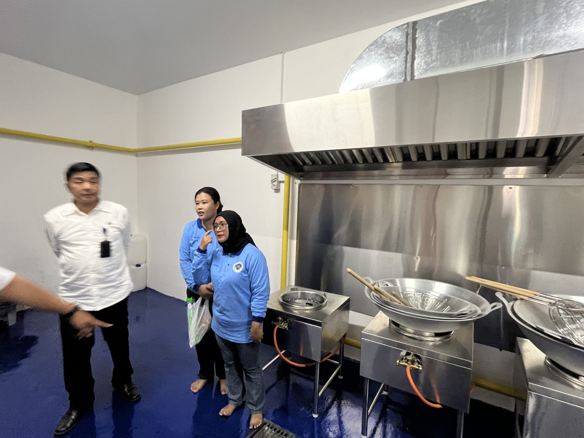 Dapur Makanan Bergizi Gratis (MBG) Nongsa Batubesar 04 yang berlokasi di Ruko Permata Bandara, Kelurahan Batubesar. Belasan dapur MBG di daerah 3Ttelah rampung dibangun. Foto. Yashinta/ Batam Pos