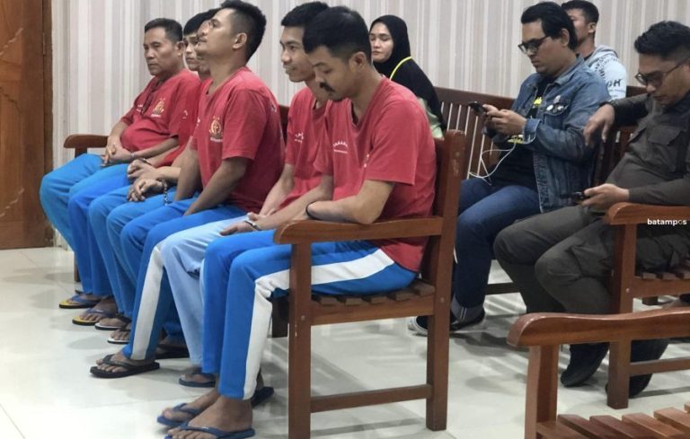 Para terdakwa yang terlibat dalam penyelundupan sabu 2 ton disidang di PN Batam, Kamis (5/2/2026). F istimewa