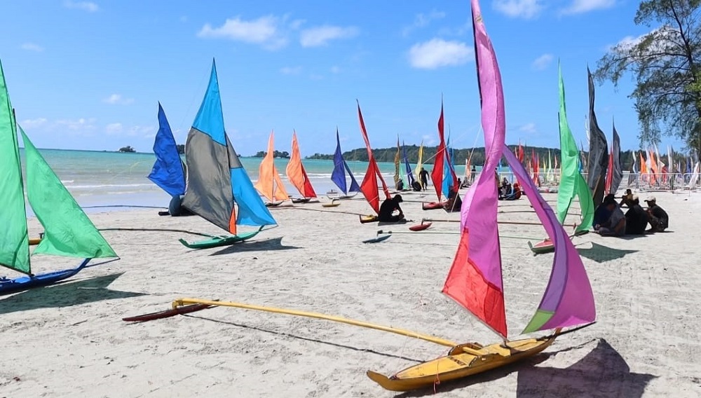 Beberapa jong siap berlaga saat event Bintan Jong Race Festival tahun lalu. F. Kiriman Andi untuk Batam Pos