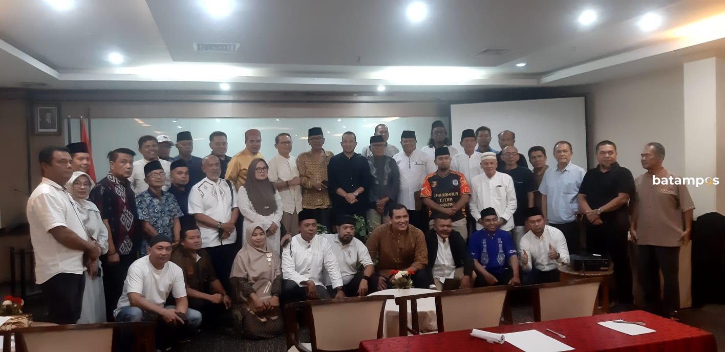 Ikatan Keluarga Sumatera Barat (IKSB) Kota Batam menggelar rapat sekaligus buka puasa bersama di Hotel PIH Batam Center, Jumat (6/3). F. M. Sya'ban/Batam Pos