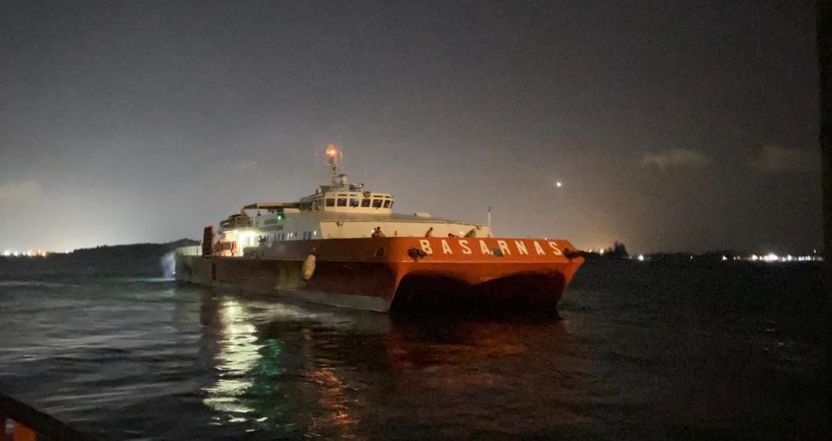 Basarnas Tanjungpinang mengerahkan KN SAR Purworejo ke TKP guna mencari 9 orang penumpang yang hilang dari KM Makmur Jaya yang terbalik di Perairan Pulau Merapas, Kijang, Bintan, pada Minggu, 8/3/2026