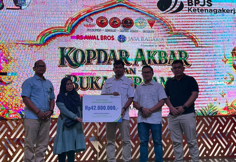 BPJS Ketenagakerjaan Batam Nagoya menggelar kopdar dan buka puasa bersama komunitas driver online Komando Batam di Pakuba Tembesi. F. Istimewa untuk Batam Pos.