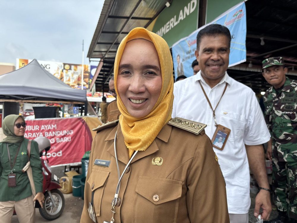 Camat Nongsa Eva Samin. F.Yashinta
