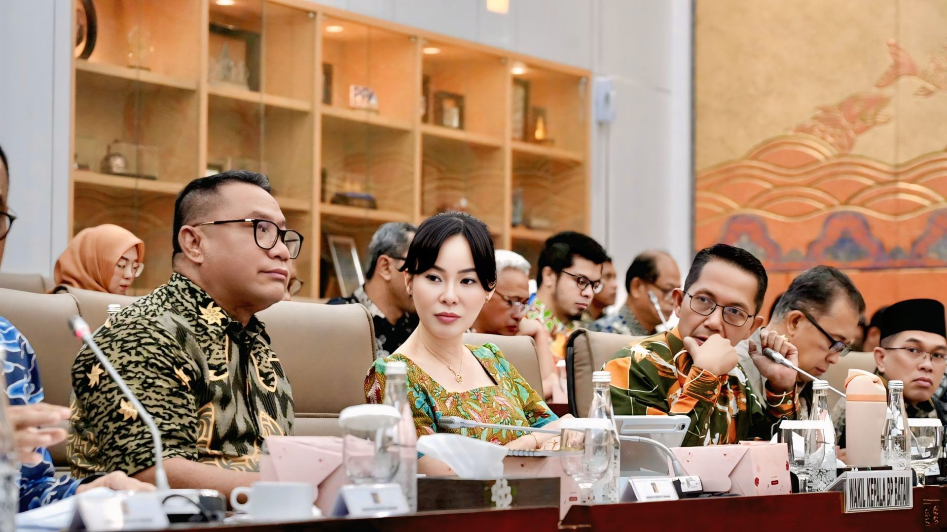 Kepala BP Batam Amsakar Achmad didampingi Wakil Kepala BP Batam Li Claudia Candra saat pemaparan pertumbuhan ekonomi. f Istimewa